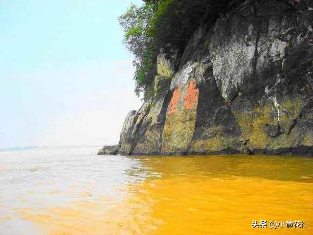 赤壁之战的故事概括50（赤壁之战故事概括200字）